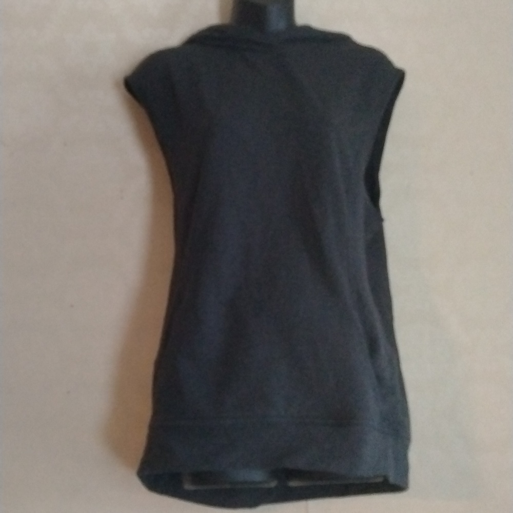 Lululemon size 8 darker grey hooded sleeveless top. Size 8.
